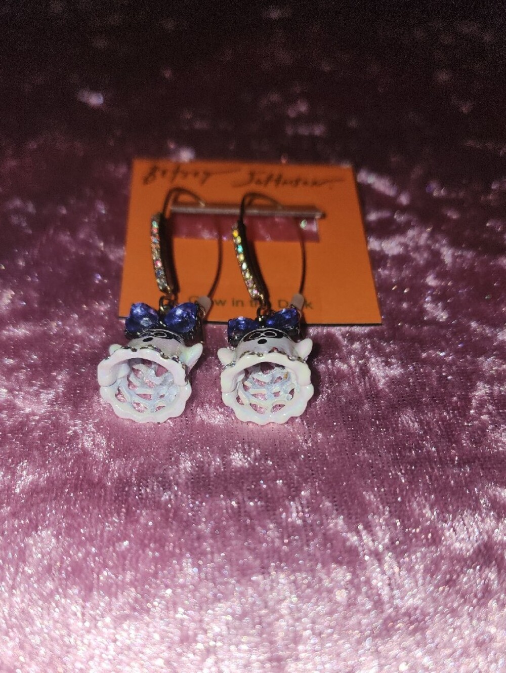 👻💜NWT Betsey Johnson Ghost Earrings / Glow In the Dark 👻✨️ - Picture 4 of 7